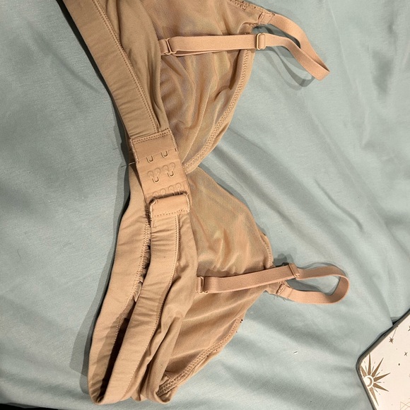 Skims triangle bra medium like new - Picture 4 of 5